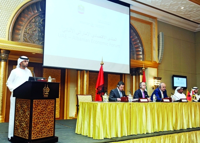 "سهيل المزروعي متحدثاً خلال المنتدى بحضور رئيس وزراء ألبانيا \t\tوام"