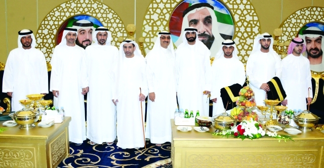 "محمد البواردي وسليمان أحمد سليمان ومطر النعيمي والعريسان ووالدهما وعدد من الحضور"