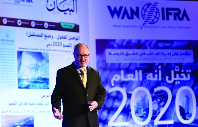 "جوناثان هولز"
