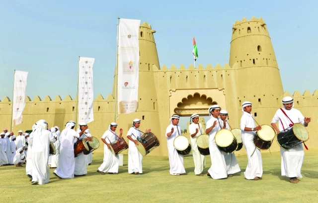 "رقصات تقليدية متنوعة تضمنتها برامج انطلاقة المهرجان - البيان"