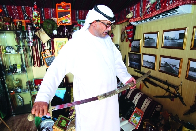 غانم علي أنشأ متحفاً للتراث الإماراتي في منزله