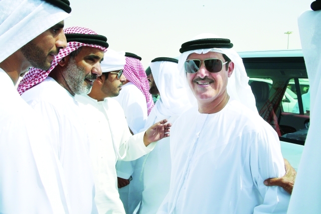 "سلطان بن حمدان لدى وصوله إلى ميدان فعاليات المهرجان \t البيان"