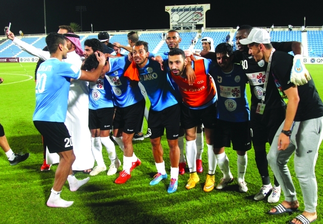 "لاعبو الوكرة يحتفلون بالبقاء بين الكبار - البيان"