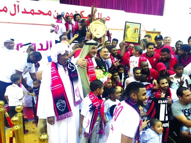 "فرحة فرسان القلعة الحمراء بالدرعتصوير: خالد نوفل"