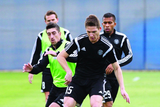 "رينان غارسيا يقود هجمة في تدريب النصر- البيان"