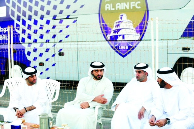 "عبدالله بن محمد بن خالد واهتمام كبير بمتابعة تدريبات الزعيم - البيان"