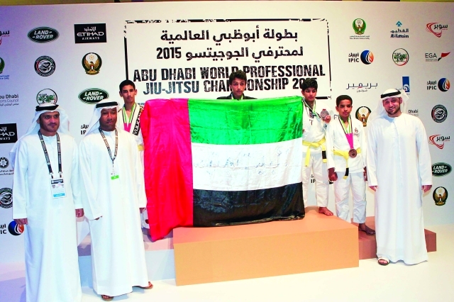 "جانب من تكريم الفائزين"
