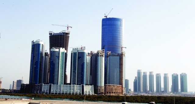 "الرافعات العملاقة تسابق الزمن لإنجاز المشروعات - البيان"