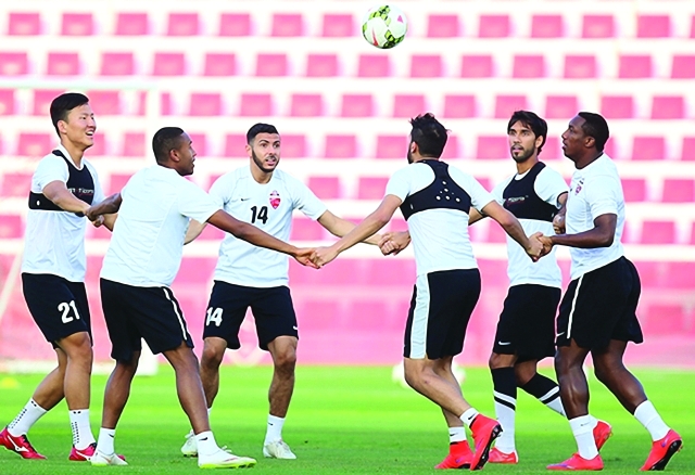 "جانب من تحضيرات الأهلي الأخيرة للقاء كلباء - البيان"