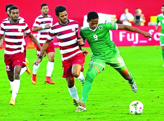 "جانب من لقاء الشباب والفجيرة في الدور الأول - البيان"