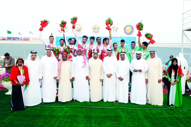 "جانب من تتويج أبطال دراجات الإمارات  - البيان"