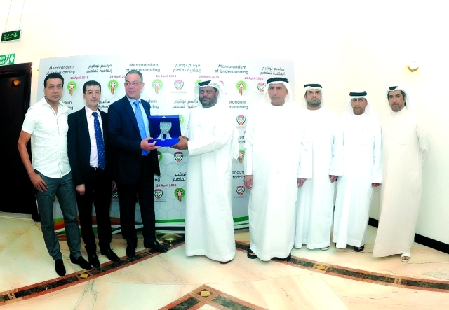 "جانب من تبادل الدروع بين الجانبين-البيان"