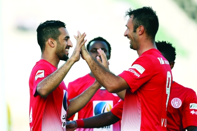 "فرحة لاعبي الجزيرة بالفوز - تصوير: سالم خميس"