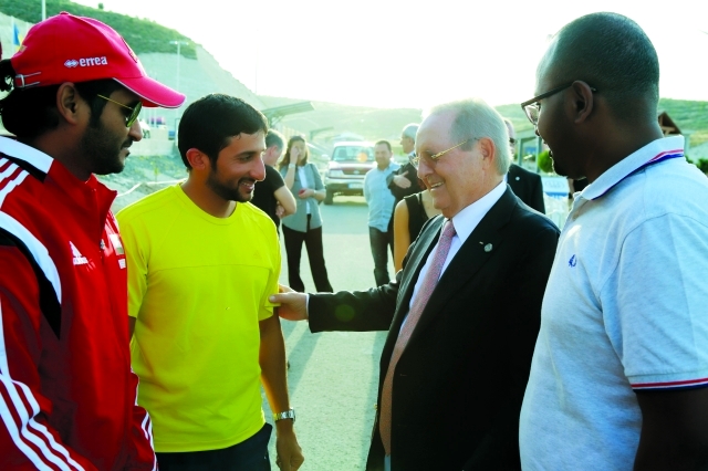 "اليجاريو يهنىء جمعة بن دلموك"