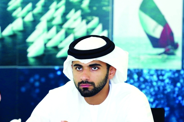 "منصر بن محمد خلال اجتماع مجلس إدارة النادي البحري - البيان"
