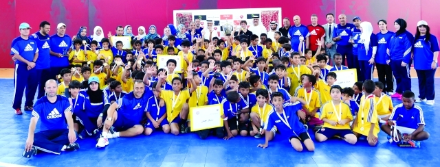 "المشاركون في برنامج الواعدين مع المسؤولين \t البيان"