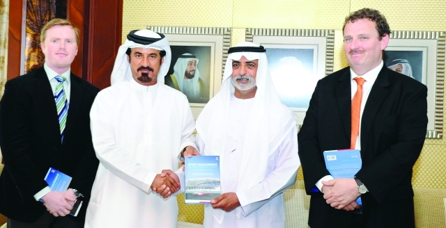 "نهيان بن مبارك ومحمد بن سليم خلال حفل إطلاق الكتاب في أبوظبي\t- البيان"