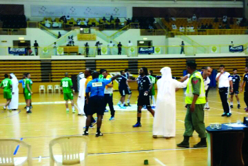 "محاولة تطويق أزمة لاعبي النصر والشباب \t-البيان"