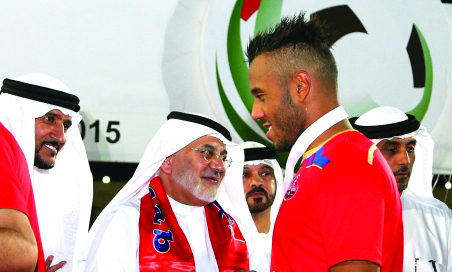 "الفردان يهنئ ميشيل هداف دوري الأولى \t- البيان"