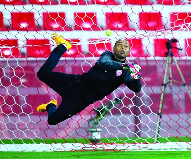 "ديدا يتحمل عبء حراسة المرمى أمام الفريق الإيراني-  البيان"