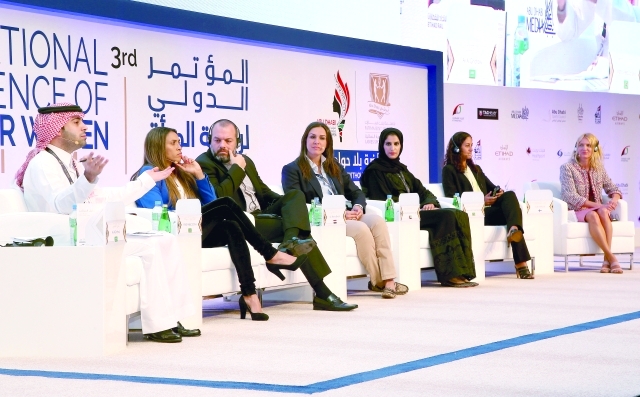 "من وقائع الجلسة الرابعة في المؤتمر - \tتصوير - مجدي اسكندر"