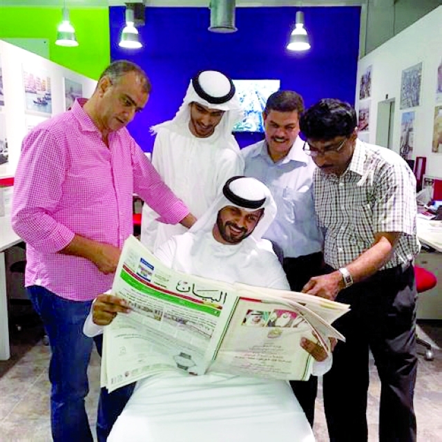 "ناصر المنصوري وفريق قسم التصوير"