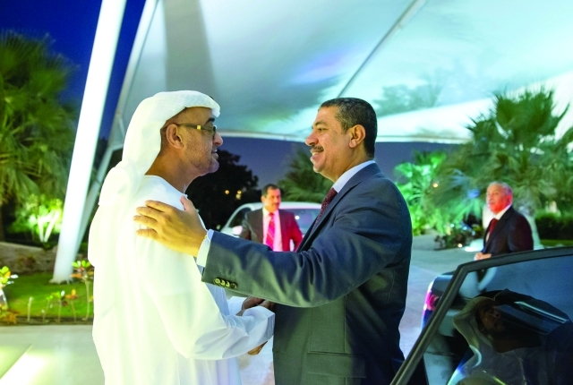 "محمد بن زايد لدى استقباله خالد بحاح      وام"