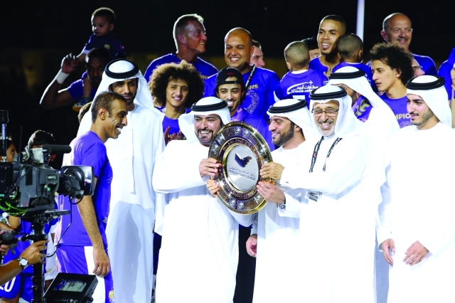"■ تتويج العين ببطولة دوري الخليج العربي | تصوير: عمران خالد"