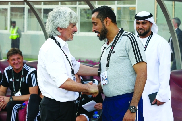 "■ تحية متبادلة بين الجابر ويوفانوفيتش"