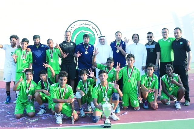 "لقطة جماعية لتتويج أشبال الشباب (ب)"