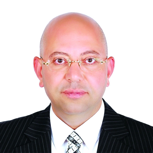 "■ هشام عامر"