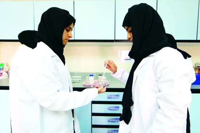 "■ مختبرات علمية على أحدث طراز"