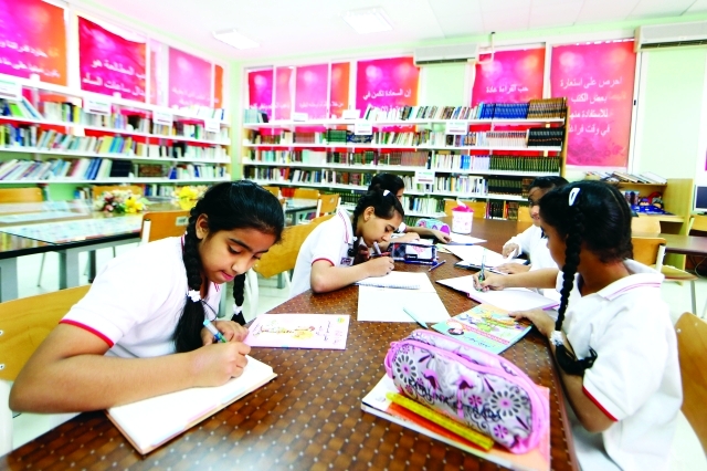 "■ فصول دراسية مجهزة ومكتبه تضم مئات الكتب"