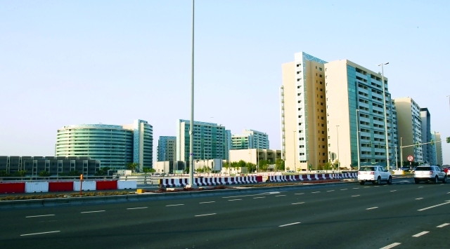 "■ شاطئ الراحة في ابوظبي | البيان"