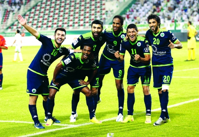 "■ نجوم الشباب يحتفلون بالوصول إلى دور الثمانية للكأس | تصوير - محمد حنيف"