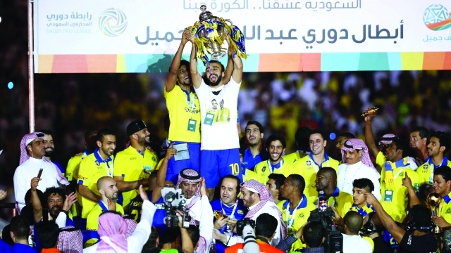 "■ تتويج النصر بدرع الدوري | ا ف ب"