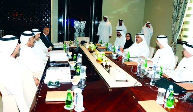 "■ حمدان بن راشد مترئسا الاجتماع بحضور مريم الرومي وأعضاء مجلس إدارة الهيئة | وام"