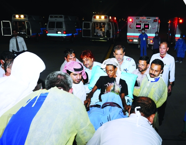 "خلال نقل أحد المصابين"