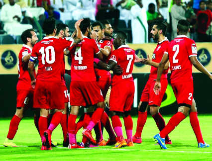 "■ فرحة لاعبي الاهلي بالفوز | تصوير: موهان"