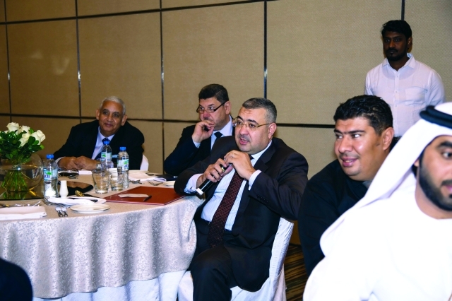 "Ⅶ صلاح عافية وعدد من المستثمرين خلال اللقاء  |  البيان"