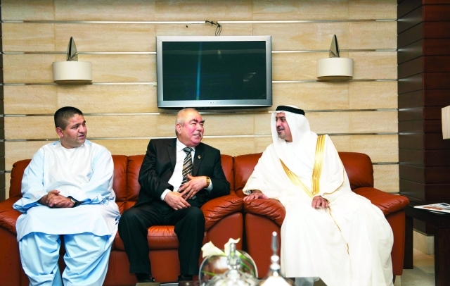 سلطان بن خليفة يستقبل النائب الأول للرئيس الأفغاني