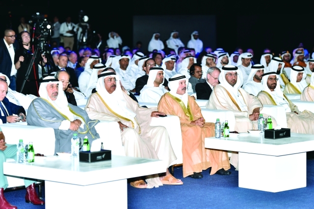 "سلطان الجابر ومصبح الفتان وخليفة الرميثي خلال الحفل"