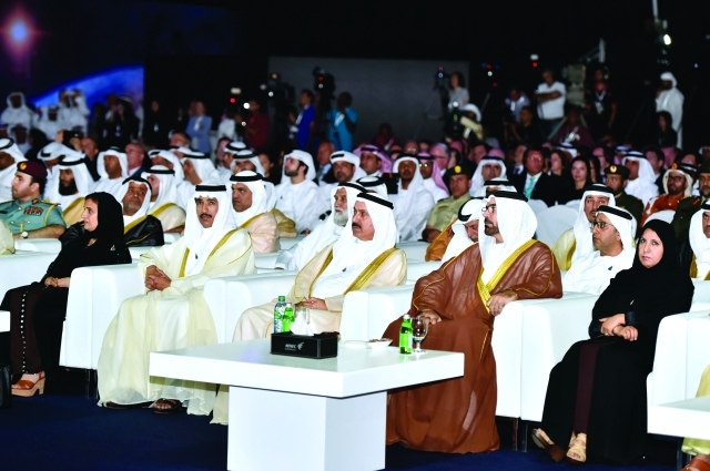 "لبنى القاسمي ومحمد القرقاوي وصقر غباش وميثاء الشامسي وأحمد الزعابي"