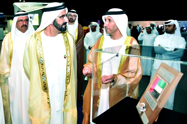 "■ وسموه خلال جولته في المعرض بحضور حمدان بن مبارك ومحمد القرقاوي ومحمد الأحبابي"