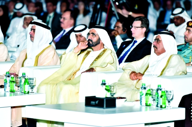"■ محمد بن راشد وحمدان بن راشد وسيف بن زايد خلال حفل إطلاق استراتيجية وكالة الإمارات للفضاء | تصوير : محمد هشام"