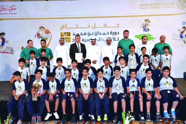 "حارب والمنصوري والزاهد يكرمون المدارس الفائزة في النسخة السادسة من الدورة- البيان"