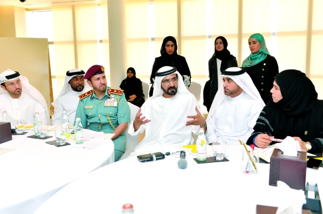 "الشيخ محمد بن راشد آل مكتوم نائب رئيس الدولة رئيس مجلس الوزراء حاكم دبي يحضر جلسة عصف ذهني لمناقشة مستقبل الحكومة الذكية ــ تصوير: سيف محمد"
