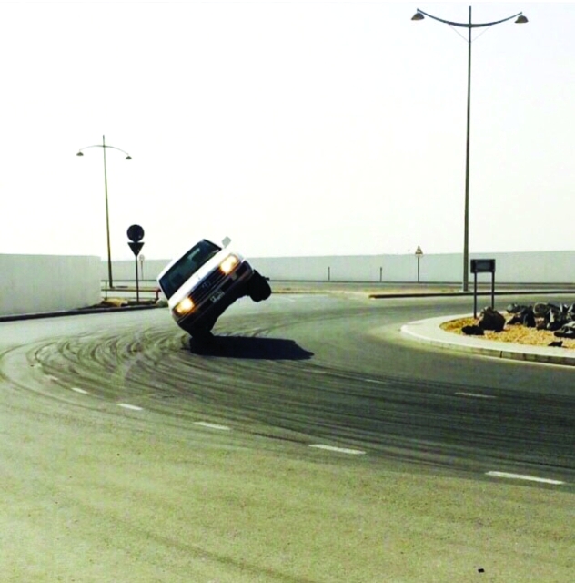 جملة مخالفات وحجز مركبة سائق متهور