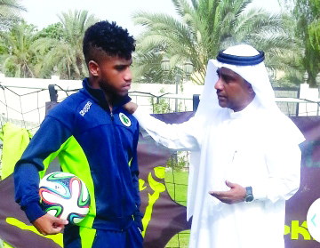 " الأب حسن مع الابن عمر | البيان"