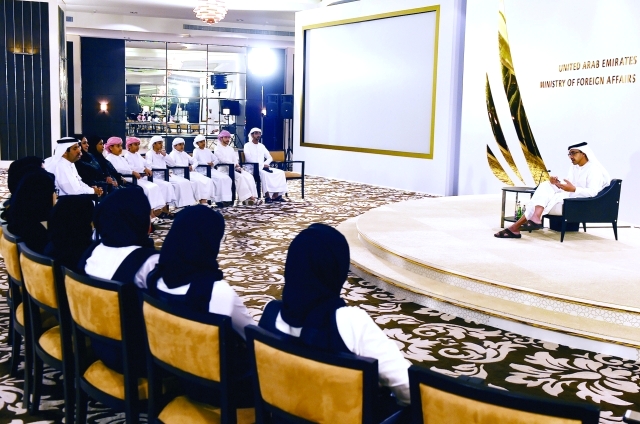 "■ عبد الله بن زايد يوجه الطلبة بأهمية العلم | وام"